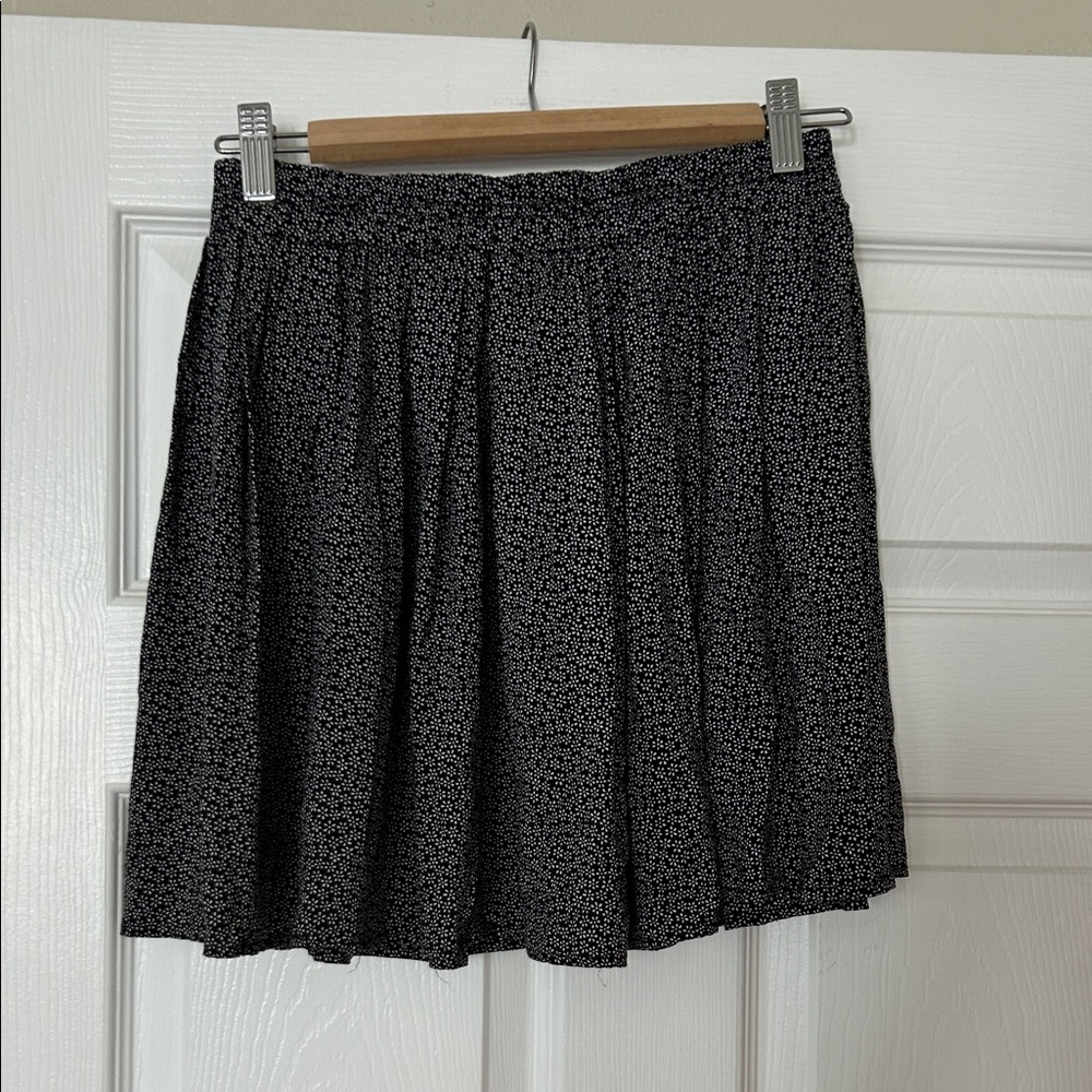 Brandy Melville Black and White Skater Skirt